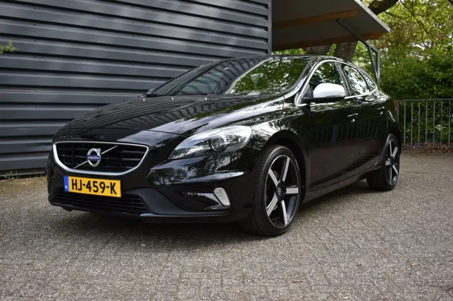 Volvo V40 Volvo 2.0 D2 R-Design!!! Bns!!! 2015!! 9894 Euro!!! 2015