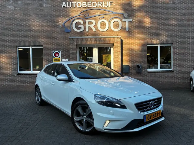 Volvo V40 2.0 T3 153PK! R-Design 2015