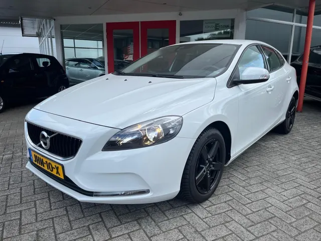 Volvo V40 2.0 T2 Momentum 2016