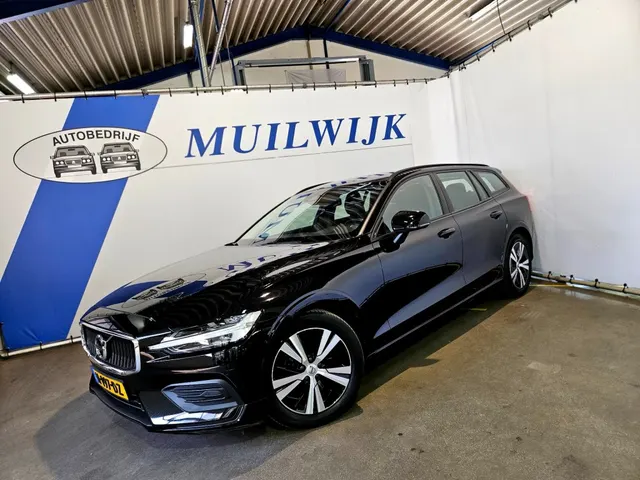 Volvo V60 2.0 B3 Momentum Advantage 2021