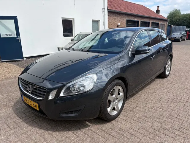 Volvo V60 T3 Kinetic Nw. Automaat 2013