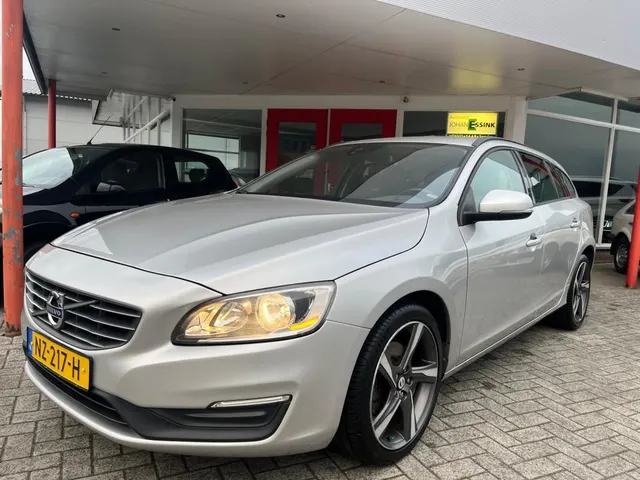 Volvo V60 1.6 T3 Momentum Automaat 150 Pk Bluetooth 2014
