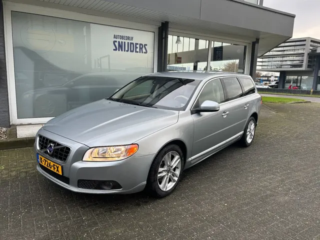 Volvo V70 2.0 T5 Momentum Geartronic 2013