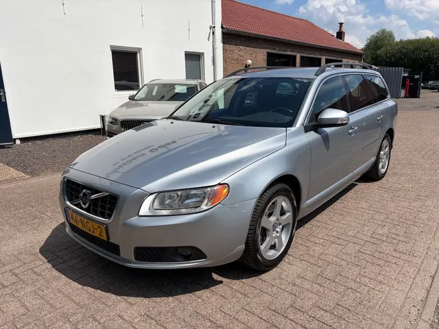 Volvo V70 2.0T Momentum 2010