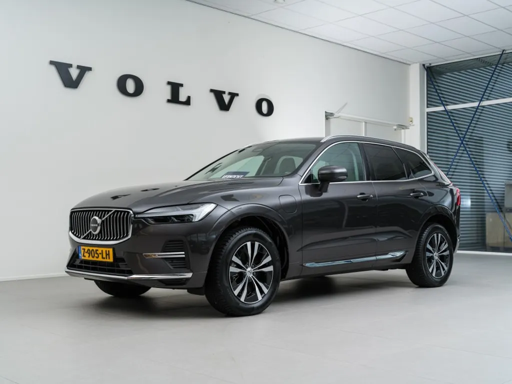 Volvo XC60 T6 AWD Essential Bright 2024