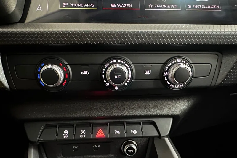 Klimaatbediening van de Audi A1 met drie fysieke draaiknoppen