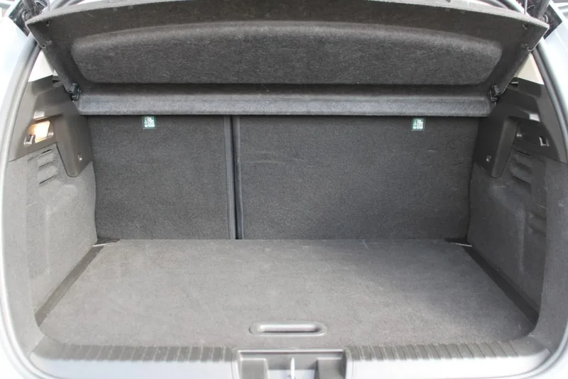 De kofferbak van een Renault Captur met vlakke laadvloer