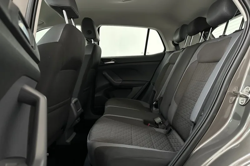 Achterbank van een Volkswagen T-Cross met stoffen bekleding