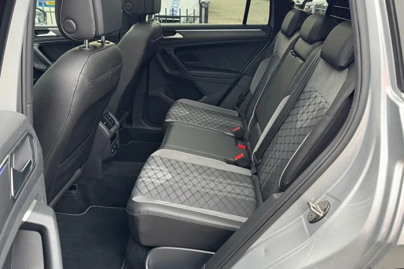 Achterbank van een Volkswagen Tiguan met verschuifbare zitting