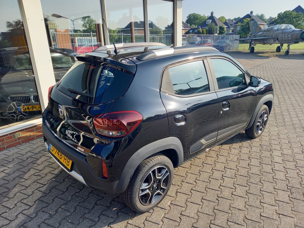 large_1755000461882519.jpg