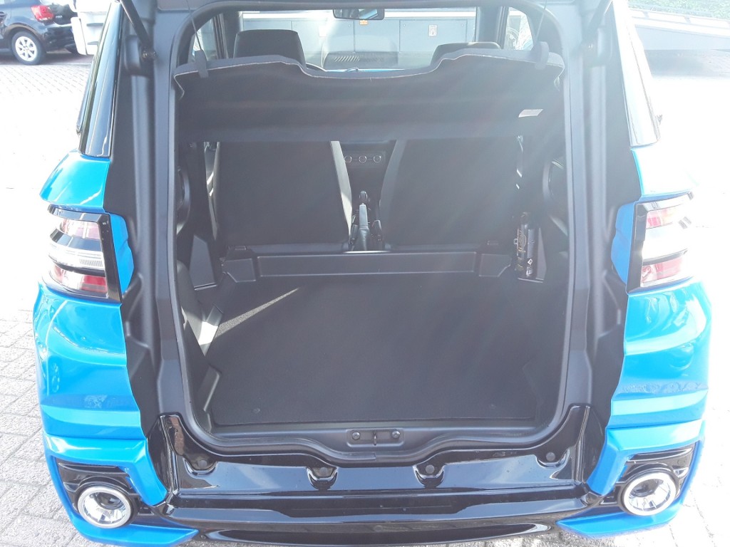 large_1630394799425661-1.jpg