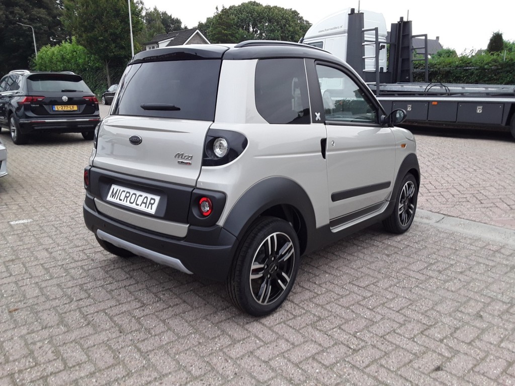 large_1633177574489332-1.jpg