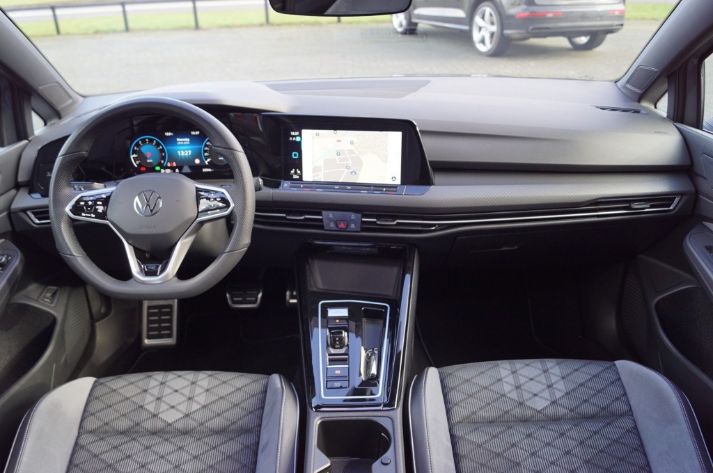 large_1734188777241048-1.jpg