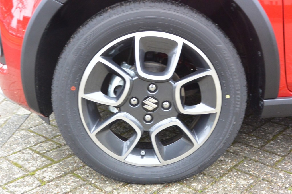 large_1735500588285252.jpg