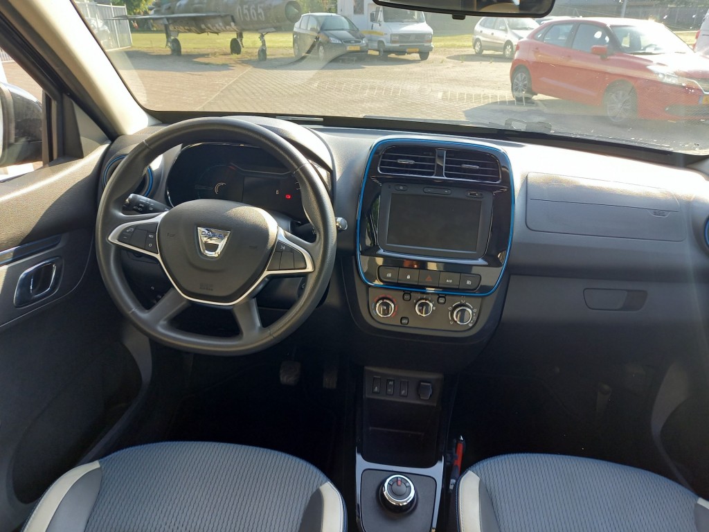 large_1755000461882959-1.jpg