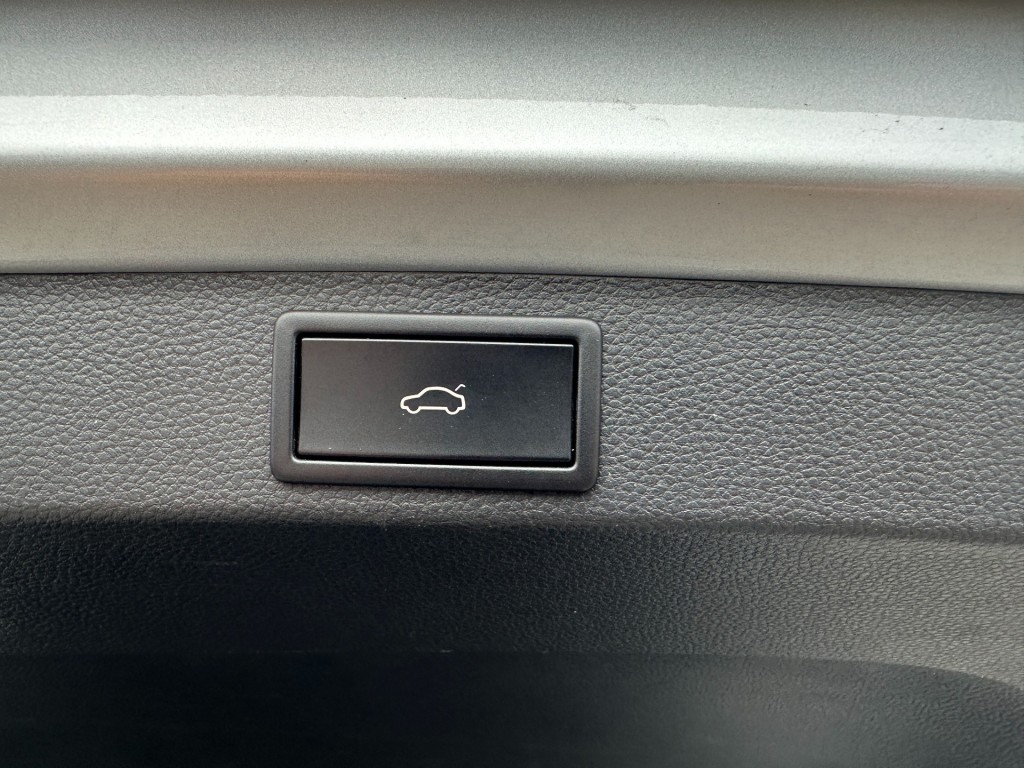 large_1757151067687571-1.jpg
