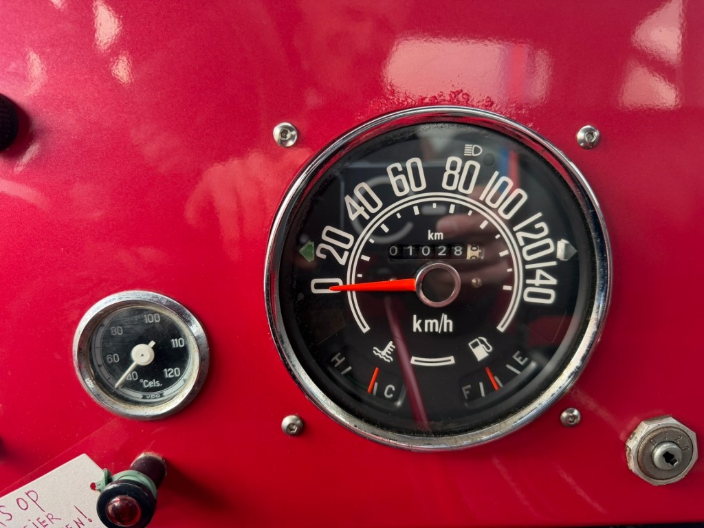 large_1764601393880161.jpg