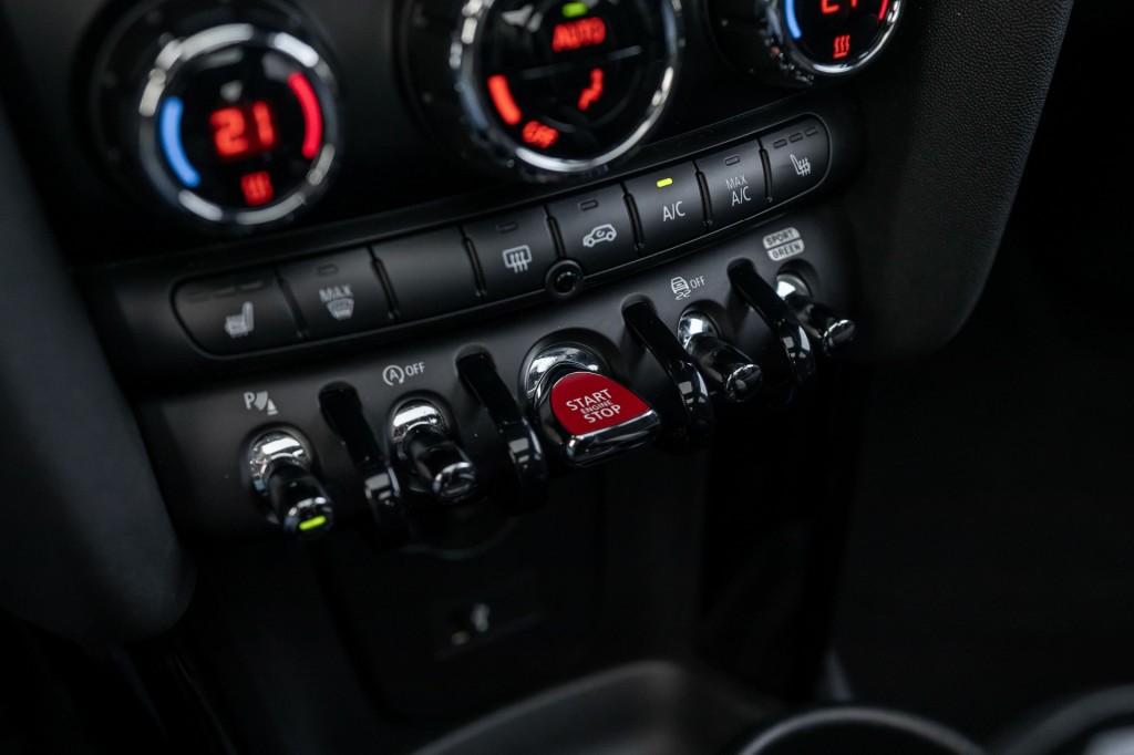 large_1765311267869226-1.jpg