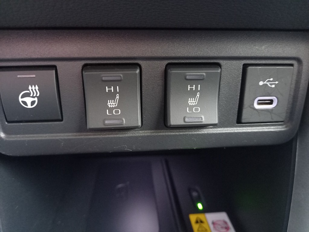 large_1765459589021655-2.jpg