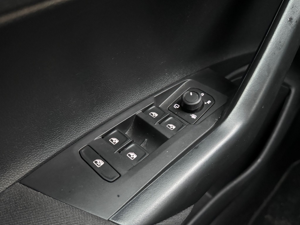 large_176857772167311.jpg